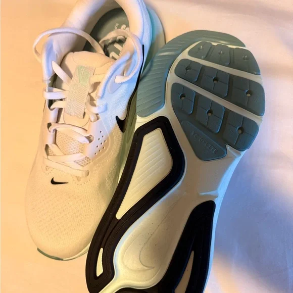 Women’s Nike structure 26 - Picture 2 of 5